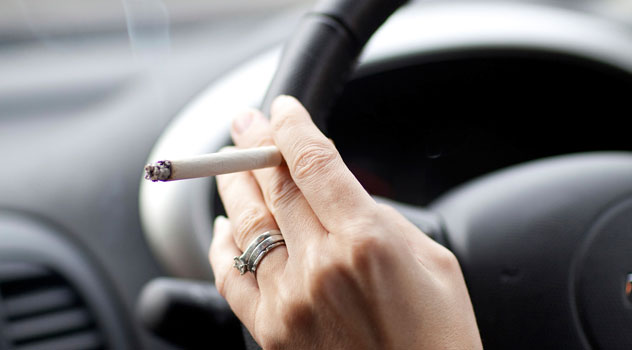 vietato fumare in auto
